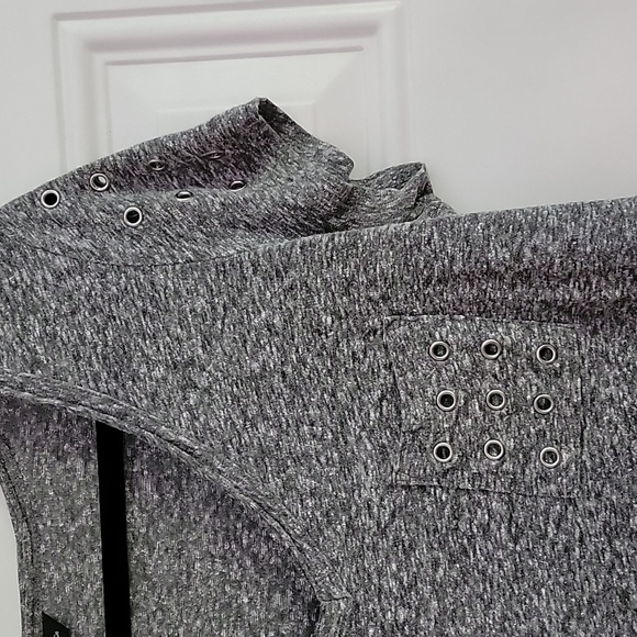 Metal Eyelet Accent Heather Gray Shirt - Picture 3 of 4